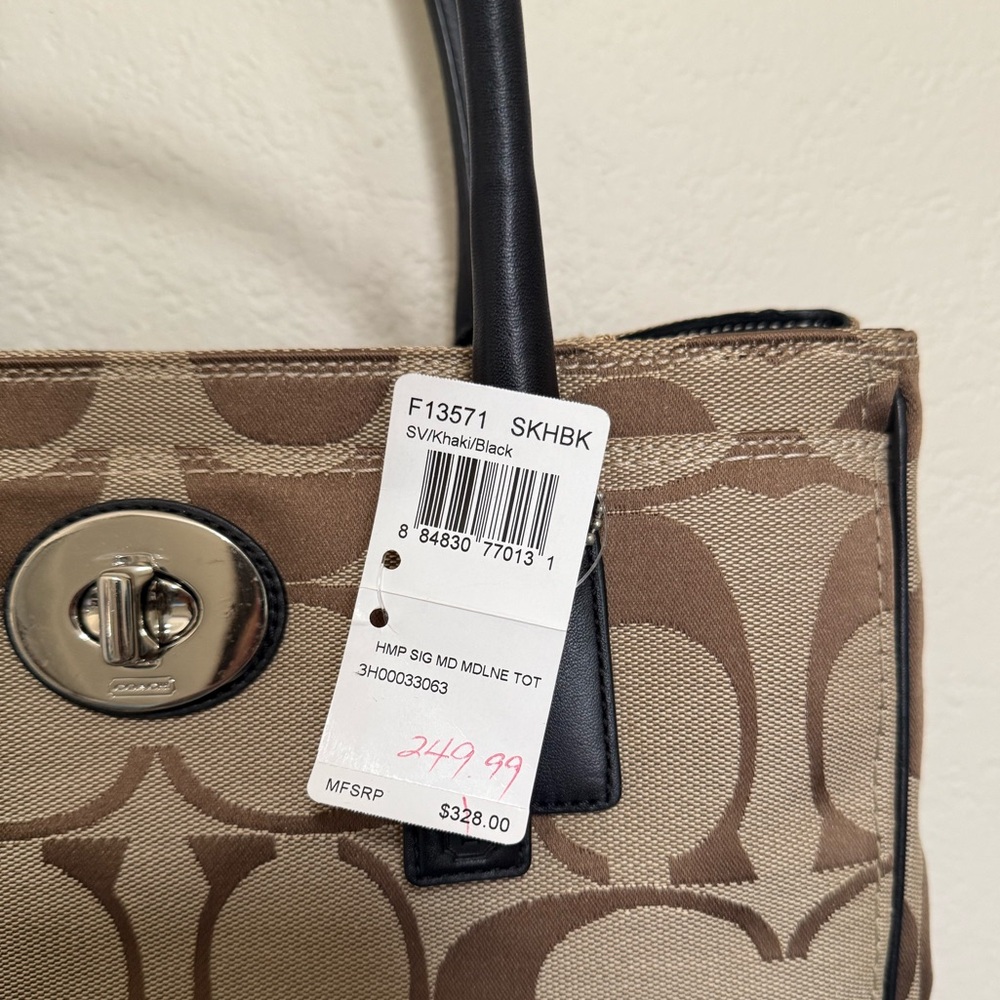 Coach 2009 Hampton Signature Madeline Shoulder Bag - Picture 7 of 13